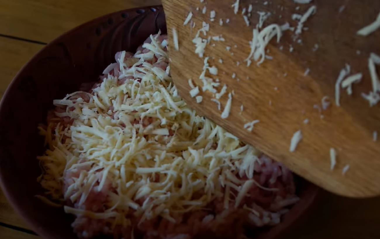 Мазурики из индейки: рецепт сочных котлет в хрустящей панировке